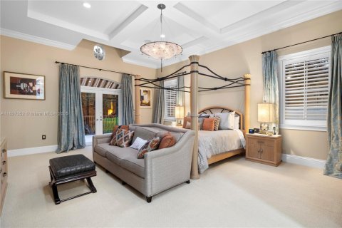 House in Coral Gables, Florida 5 bedrooms, 402.55 sq.m. № 1798813 - photo 27