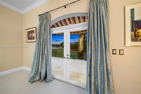 House in Coral Gables, Florida 5 bedrooms, 402.55 sq.m. № 1798813 - photo 29