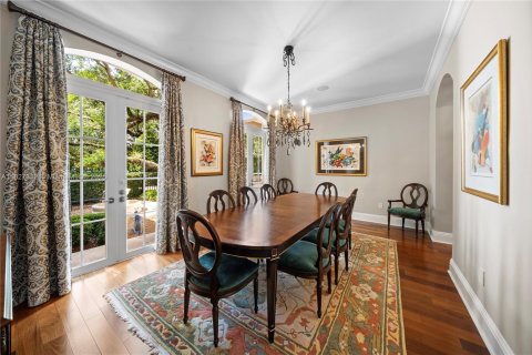 House in Coral Gables, Florida 5 bedrooms, 402.55 sq.m. № 1798813 - photo 25