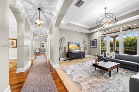 House in Coral Gables, Florida 5 bedrooms, 402.55 sq.m. № 1798813 - photo 9