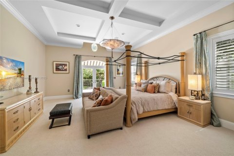 House in Coral Gables, Florida 5 bedrooms, 402.55 sq.m. № 1798813 - photo 28