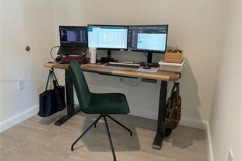 Condo in Miami, Florida, 2 bedrooms № 2036151 - photo 10