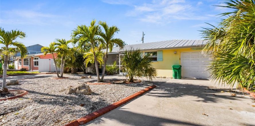Propiedad comercial en Englewood, Florida 4 dormitorios, 201.13 m2 № 1576562