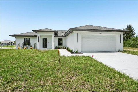 Villa ou maison à Cape Coral, Floride 4 chambres № 2376572