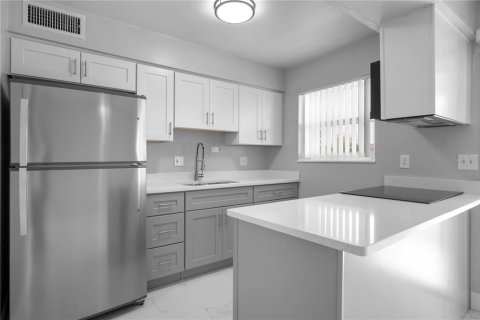 Condo in Orlando, Florida, 2 bedrooms  № 1808407 - photo 7