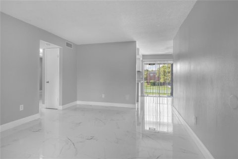 Condo in Orlando, Florida, 2 bedrooms  № 1808407 - photo 3