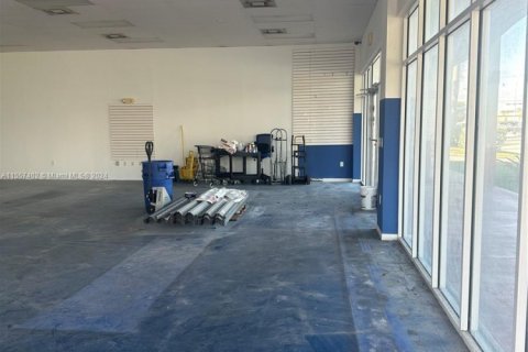 Propiedad comercial en alquiler en Cutler Bay, Florida № 1079068 - foto 1
