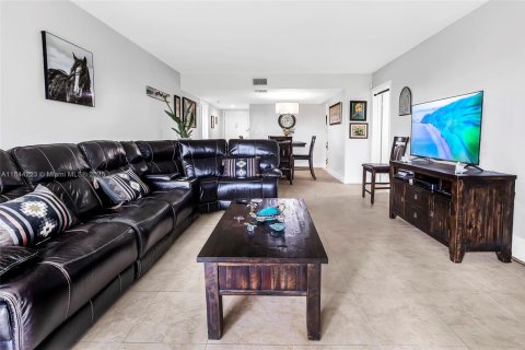 Condo in Weston, Florida, 2 bedrooms  № 1840843 - photo 10