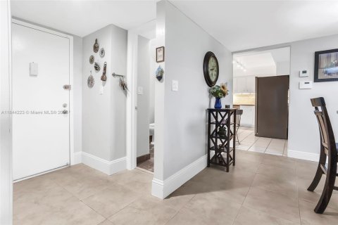 Condo in Weston, Florida, 2 bedrooms  № 1840843 - photo 8