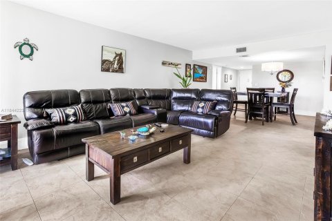 Condo in Weston, Florida, 2 bedrooms  № 1840843 - photo 9