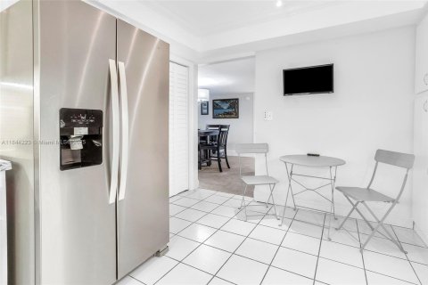 Condo in Weston, Florida, 2 bedrooms  № 1840843 - photo 16
