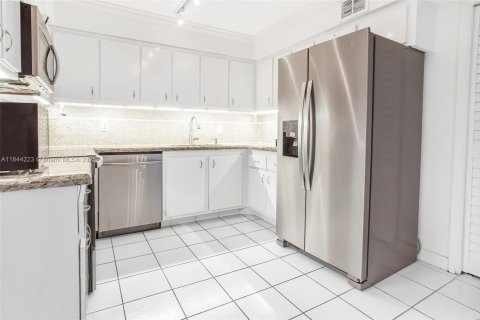 Condo in Weston, Florida, 2 bedrooms  № 1840843 - photo 14