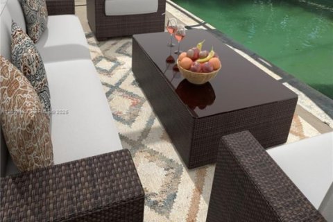 House in Miami, Florida 3 bedrooms, 163.32 sq.m. № 2256697 - photo 7