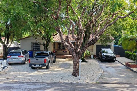 House in Miami, Florida 3 bedrooms, 163.32 sq.m. № 2256697 - photo 2
