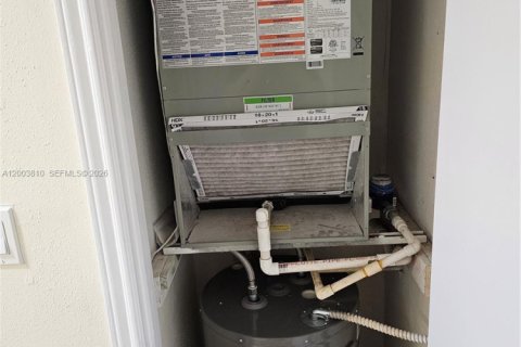 Condo in Oakland Park, Florida, 2 bedrooms  № 2068522 - photo 28