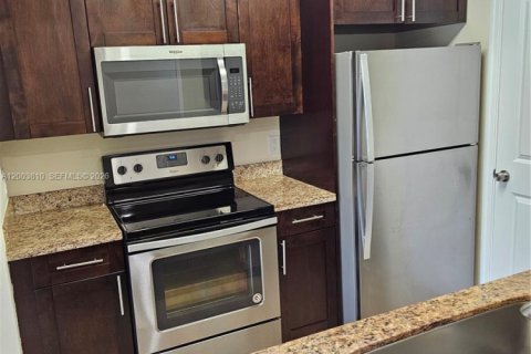 Condo in Oakland Park, Florida, 2 bedrooms  № 2068522 - photo 20