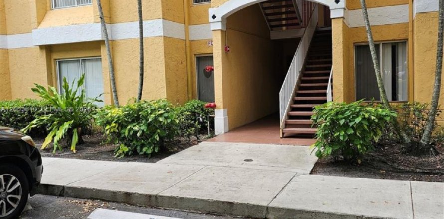 Condo in Oakland Park, Florida, 2 bedrooms  № 2068522