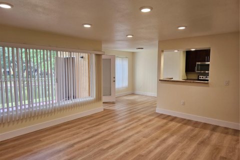 Condo in Oakland Park, Florida, 2 bedrooms  № 2068522 - photo 3