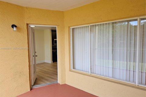 Condo in Oakland Park, Florida, 2 bedrooms  № 2068522 - photo 7