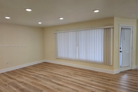 Condo in Oakland Park, Florida, 2 bedrooms  № 2068522 - photo 6