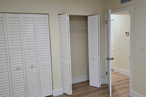 Condo in Oakland Park, Florida, 2 bedrooms  № 2068522 - photo 22