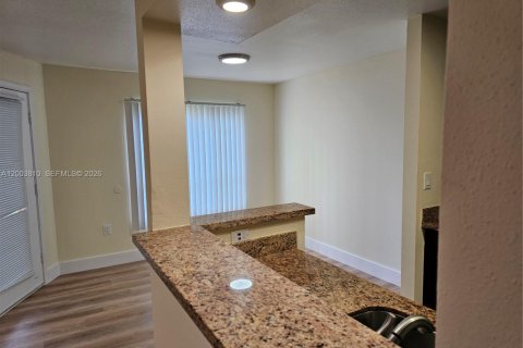 Condo in Oakland Park, Florida, 2 bedrooms  № 2068522 - photo 10