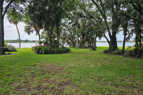 Condo in Oakland Park, Florida, 2 bedrooms  № 2068522 - photo 30