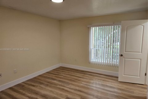 Condo in Oakland Park, Florida, 2 bedrooms  № 2068522 - photo 27