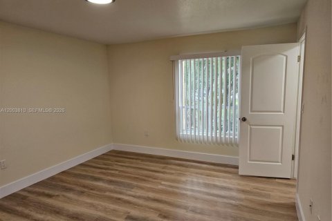 Condo in Oakland Park, Florida, 2 bedrooms  № 2068522 - photo 19