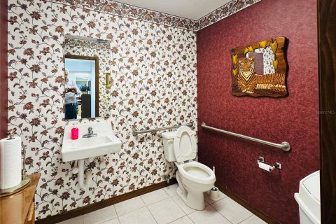 Propiedad comercial en alquiler en Orange City, Florida, 156.35 m2 № 1536297 - foto 12