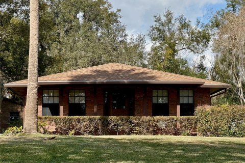 Propiedad comercial en alquiler en Orange City, Florida, 156.35 m2 № 1536297 - foto 1