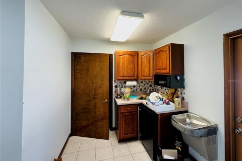 Propiedad comercial en alquiler en Orange City, Florida, 156.35 m2 № 1536297 - foto 11