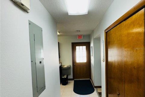 Propiedad comercial en alquiler en Orange City, Florida, 156.35 m2 № 1536297 - foto 10
