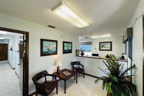 Propiedad comercial en alquiler en Orange City, Florida, 156.35 m2 № 1536297 - foto 3