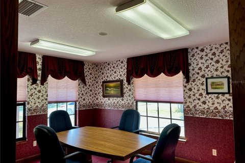 Propiedad comercial en alquiler en Orange City, Florida, 156.35 m2 № 1536297 - foto 4