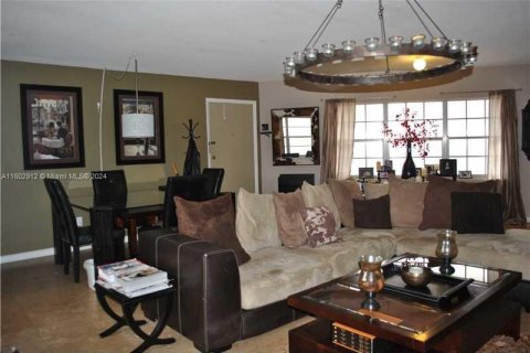 Copropriété à vendre à North Miami, Floride: 2 chambres, 121.79 m2 № 1938002 - photo 2