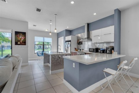 Снять в аренду виллу или дом в Хайалиа, Флорида 3 спальни, 230.96м2, № 2050743 - фото 7