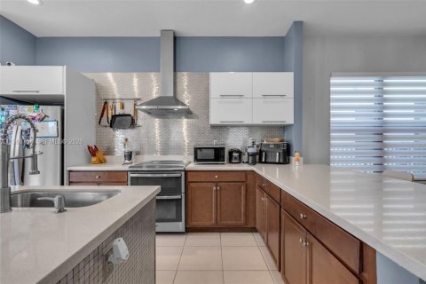 Снять в аренду виллу или дом в Хайалиа, Флорида 3 спальни, 230.96м2, № 2050743 - фото 16