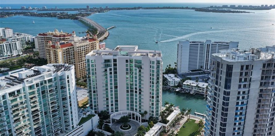 Condo in Sarasota, Florida, 3 bedrooms № 2156013