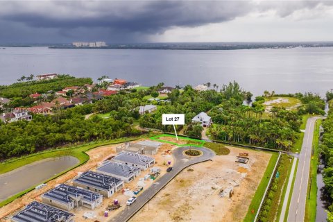 Commercial property in Fort Myers, Florida № 1977306 - photo 9