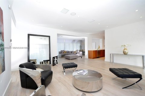 House in Miami Beach, Florida 4 bedrooms № 2041894 - photo 7