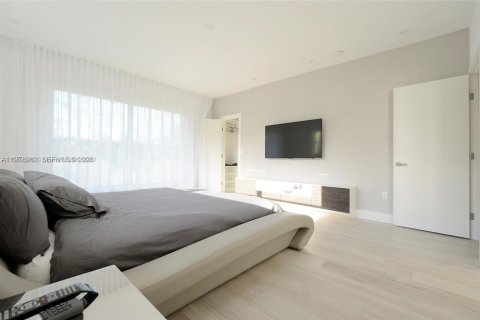 House in Miami Beach, Florida 4 bedrooms № 2041894 - photo 15