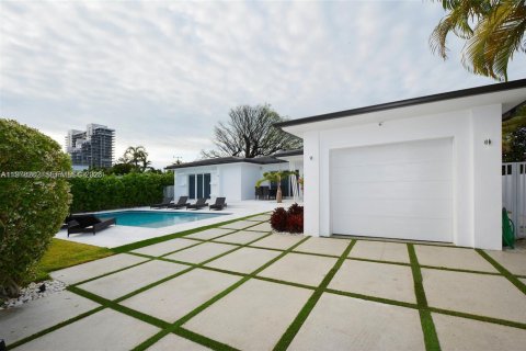 House in Miami Beach, Florida 4 bedrooms № 2041894 - photo 25