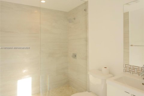 House in Miami Beach, Florida 4 bedrooms № 2041894 - photo 13