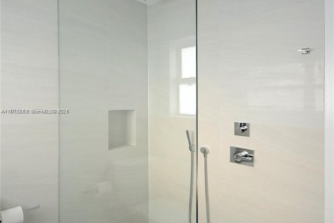 House in Miami Beach, Florida 4 bedrooms № 2041894 - photo 24