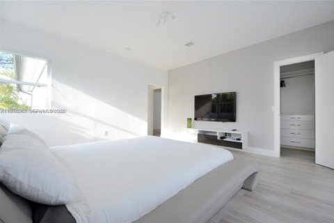 House in Miami Beach, Florida 4 bedrooms № 2041894 - photo 19