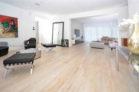 House in Miami Beach, Florida 4 bedrooms № 2041894 - photo 4