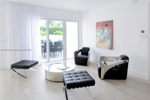 House in Miami Beach, Florida 4 bedrooms № 2041894 - photo 6