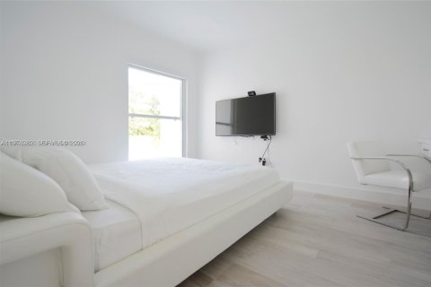 House in Miami Beach, Florida 4 bedrooms № 2041894 - photo 17