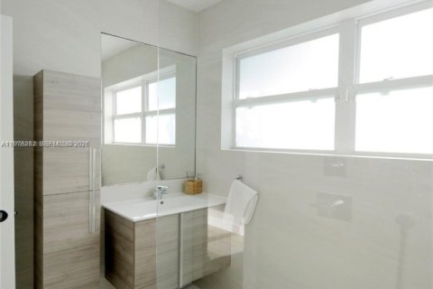 House in Miami Beach, Florida 4 bedrooms № 2041894 - photo 23